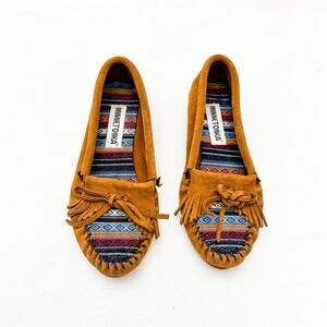 Minnetonka Women's Kilty Brown Fringe Woven Patterned Mocassin Flats Size 7.5